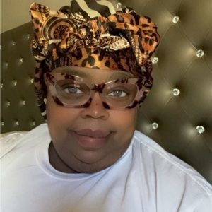 Meet your Posher, Zaida